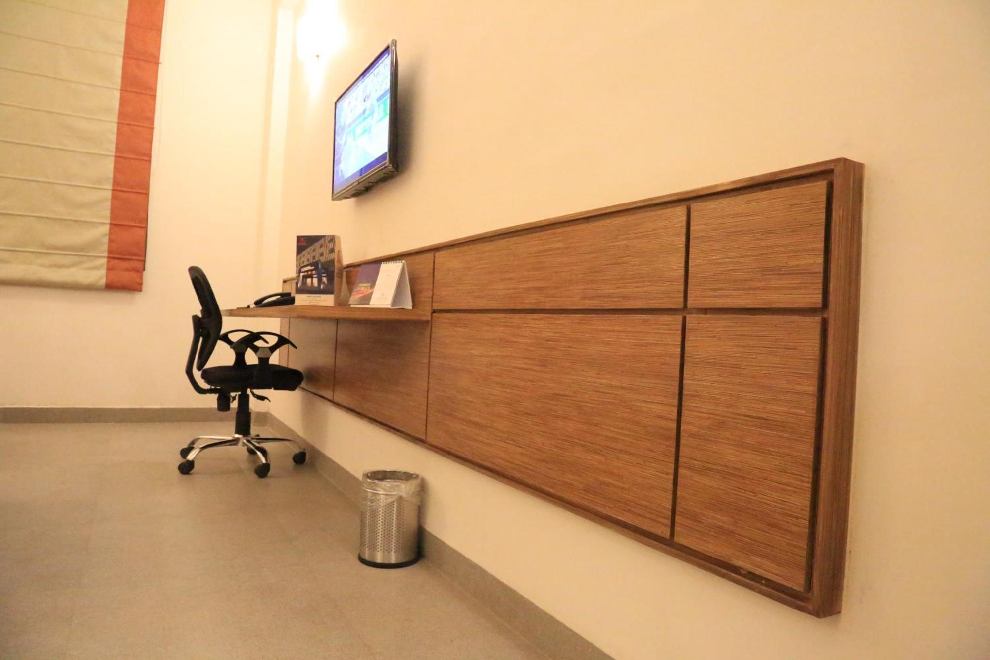 Max Hotels Jabalpur Room photo