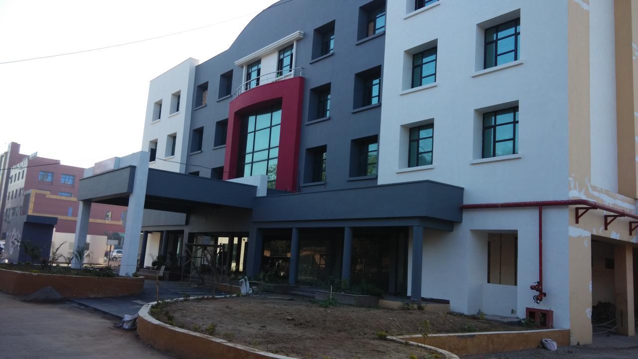 Max Hotels Jabalpur Exterior photo
